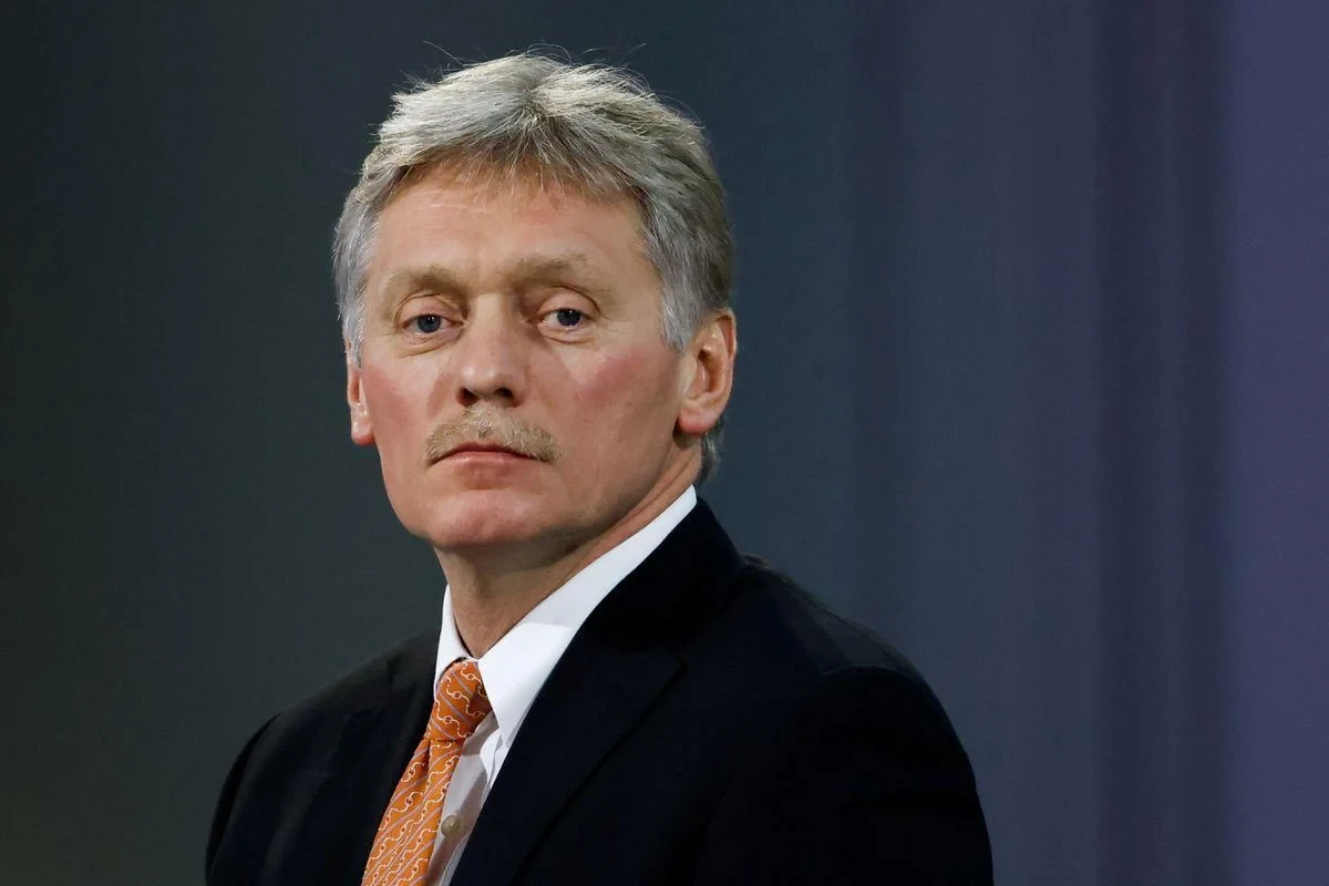 Прессекретар президента РФ Дмитро Пєсков під час брифінгу (фото REUTERS)