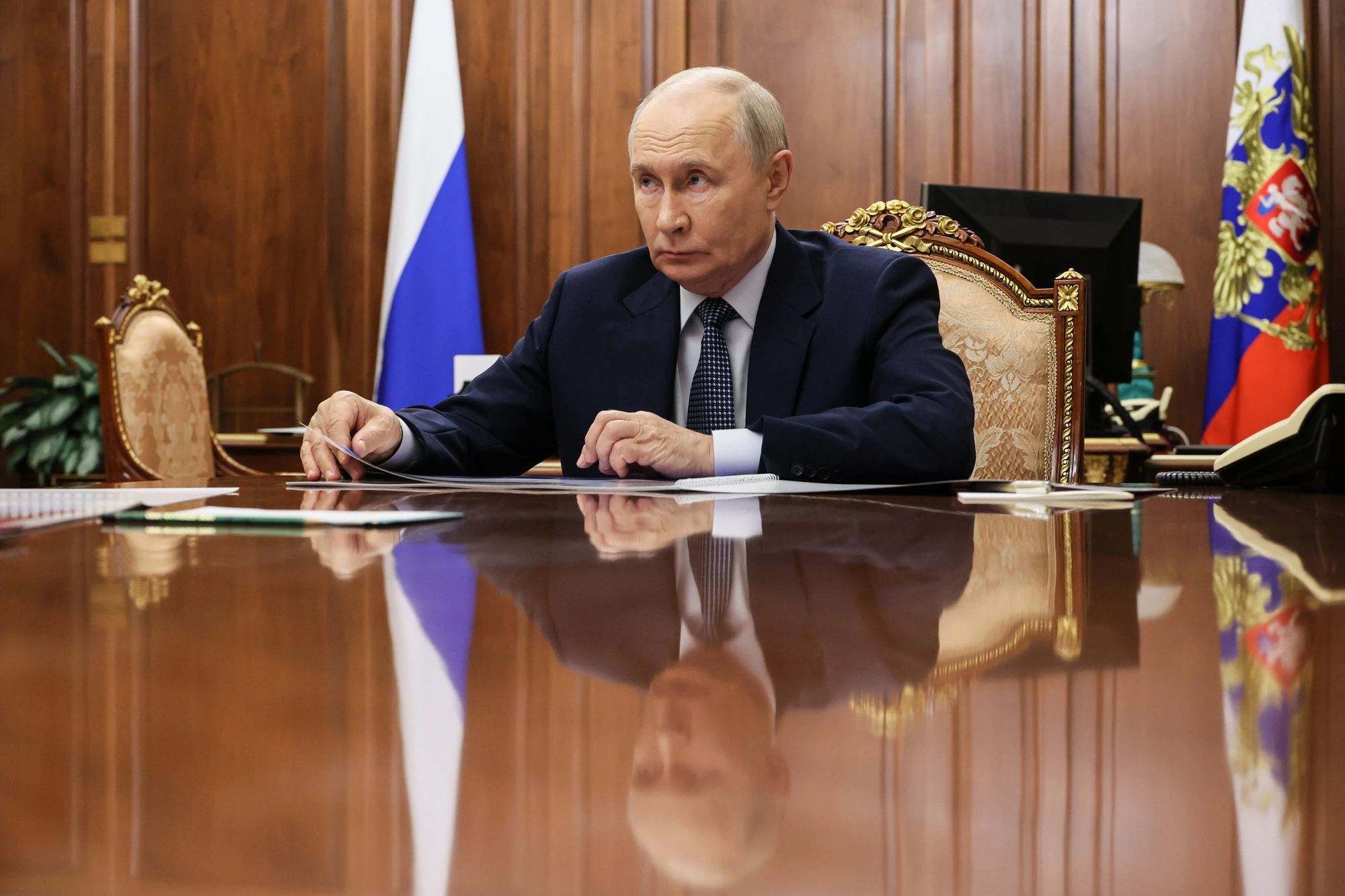 Володимир Путін (фотографія на тлі інформації про енергетичне перемир'я)