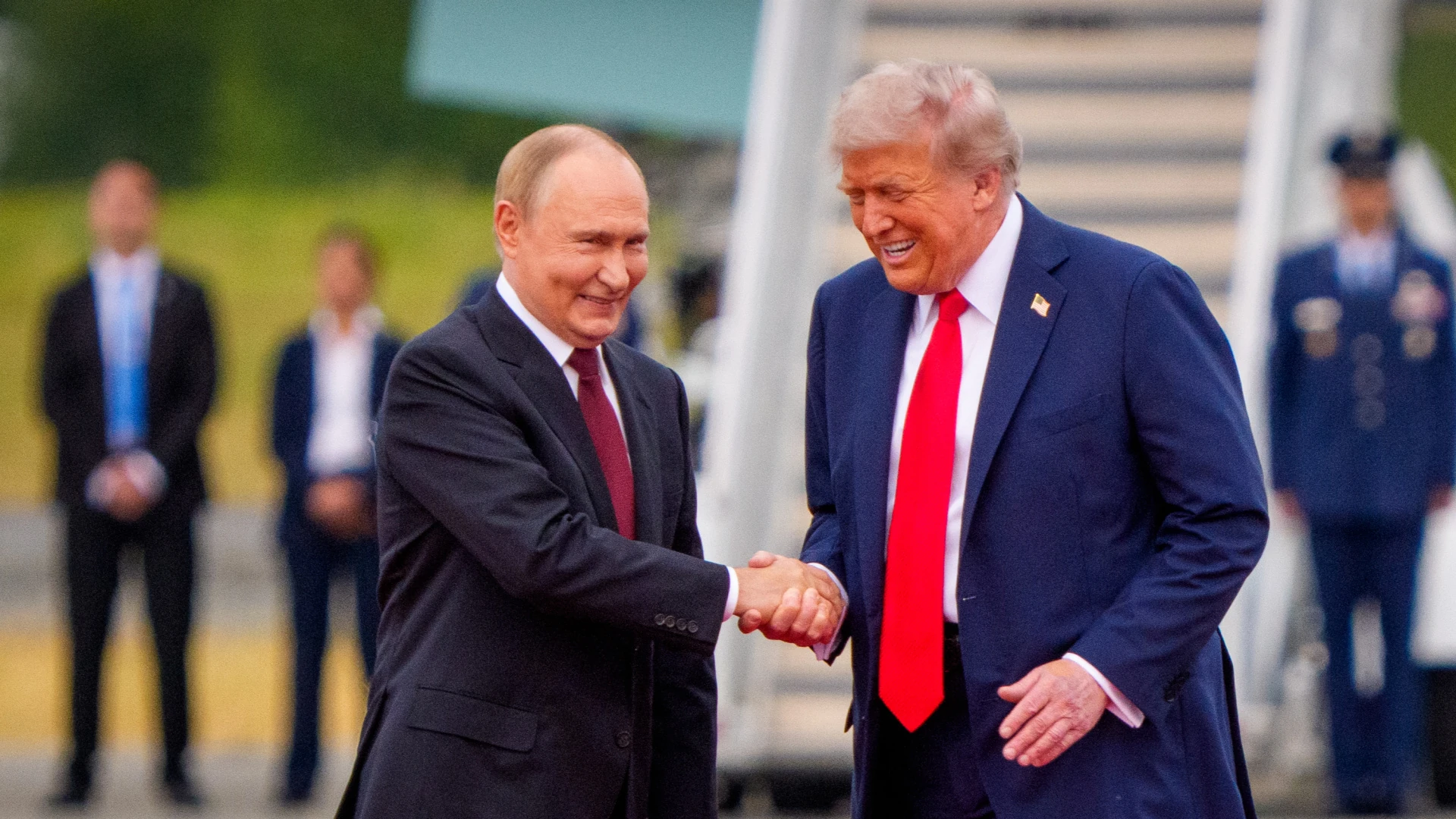 1,5-годинна розмова Путіна і Трампа: відмова від переговорів та ліцензія Мінфіну